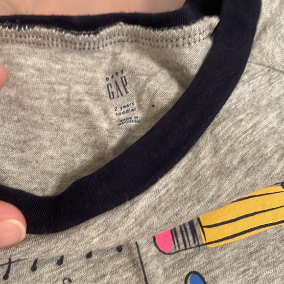 Size 2 Gap interactive back to school shirt - Picture 2 of 4